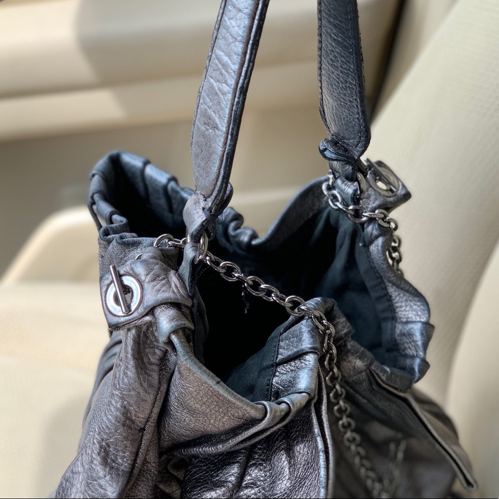 Valentino Garavani Silver Leather Luxury Bag - Picture 4 of 6
